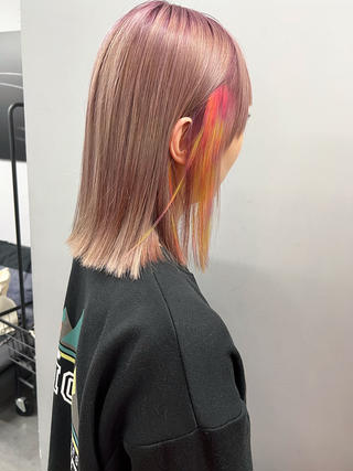 ブリーチで明るくしてデザインカラーをしています。