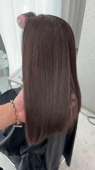 【保存してカウンセリングでお使いください♡】

白髪が気になる
暗くする以外の選択肢が見つからない
頻繁に美容室に通うのが大変

そんなお悩みを抱えてる
沢山のお客様にご来店いただいてます

白髪ぼかしは
誰に任せるかで仕上がり、今後が大きく変わりますダメージを限りなく抑え明るくいカラーを楽しめる
ベース作りが大切です︎
まずは3回担当させてください
今後を見据えたご提案をさせていただきます！！

ご予約やメニューなどのご相談DMでお待ちしてます
お気軽にご連絡ください 