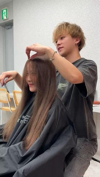 【保存してカウンセリングでお使いください♡】

白髪が気になる
暗くする以外の選択肢が見つからない
頻繁に美容室に通うのが大変

そんなお悩みを抱えてる
沢山のお客様にご来店いただいてます

白髪ぼかしは
誰に任せるかで仕上がり、今後が大きく変わりますダメージを限りなく抑え明るくいカラーを楽しめる
ベース作りが大切です︎
まずは3回担当させてください
今後を見据えたご提案をさせていただきます！！

ご予約やメニューなどのご相談DMでお待ちしてます
お気軽にご連絡ください
 
