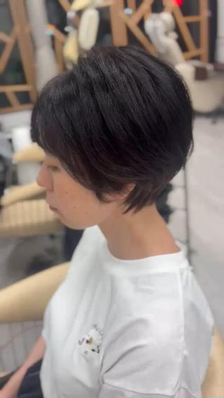 秋冬に向けて、いつもより少しだけボリュームの位置を下げることで
こっくりとした大人可愛い印象を与えられます 