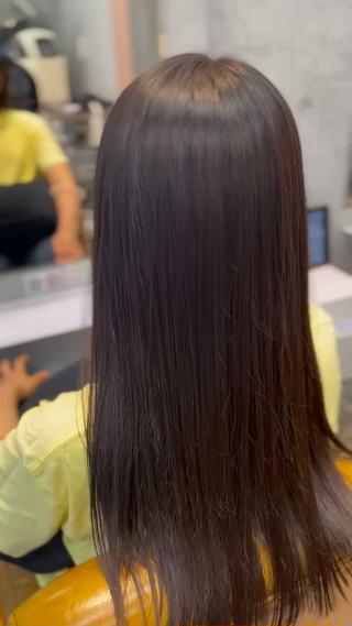 シルキーエンザイムというアウトバストリートメントを使っています。
透明感カラーとaujuaトリートメントとの相性が抜群です!