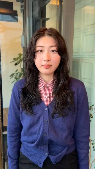 ロング パーマ 西 優衣奈のヘアスタイル