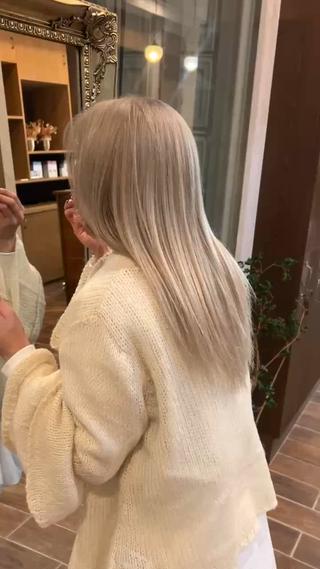 ロング カラー 西 優衣奈のヘアスタイル