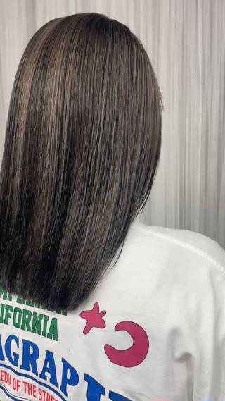 セミロング 手塚 由佳のヘアスタイル