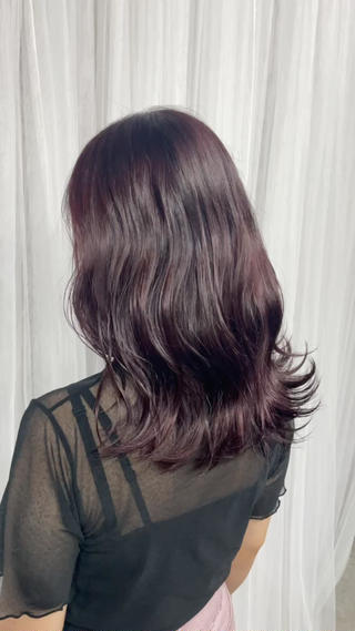 ミディアム 手塚 由佳のヘアスタイル