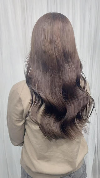 ロング 手塚 由佳のヘアスタイル