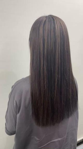 ロング 手塚 由佳のヘアスタイル