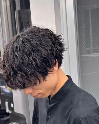 パーマ メンズ 🐲原宿、渋谷/メン ズ特化/緩めパーマのヘアスタイル