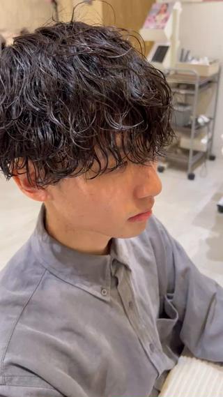 ミディアム パーマ メンズ メンズパーマ特化型 /京橋/栗野京弥のヘアスタイル