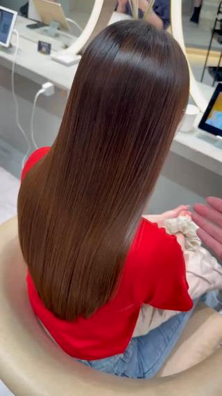 ロング Lond Melia所属・あいり／艶髪 、透明感カラー🩶のヘアスタイル