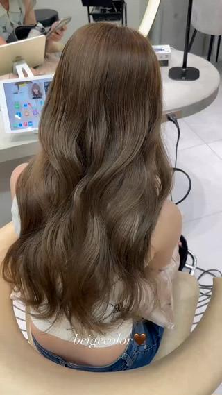 巻いても可愛いbeigecolor
透明感が出ておすすめです!
1bleachcolor