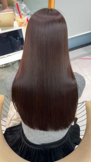 カラー Lond Melia所属・あいり／艶髪 、透明感カラー🩶のヘアスタイル