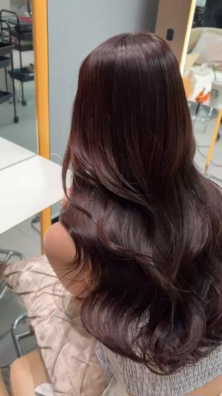 カラー Lond Melia所属・あいり／艶髪 、透明感カラー🩶のヘアスタイル