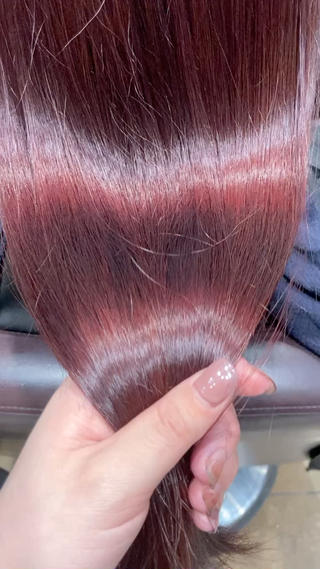 初ブリーチで濃いめピンク
濃いめに色を入れると色落ち過程も長くて楽しめるのでオススメです♡