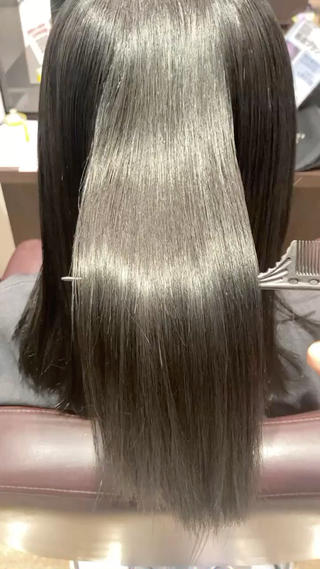 髪質改善トリートメント
髪質改善専用のトリートメントで髪の毛に付着している不要物を取り除き、トリートメントの浸透を良くします♡
#髪質改善 #髪質改善トリートメント #glasshairtreatment