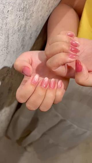 光の当たり方によってキラッと輝きが変わる
うるっとつやつや、
大人っぽさと可愛さを両立
⁡ 