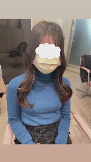 全メニュースタイリングもさせていただきます

ゆるふわ韓国くびれ巻き

38ミリのコテ使用
160度で巻きましたッ

スタイリング剤（髪質に合わせてスタイリング剤使ってます）

艶出しとダメージ軽減のためにAFLOATオイルを軽く付けて
上から軽く、今話題の巻きキープオイル
ロックオイルをつけていき
巻いた仕上げに軽くNINEのドロップ（ピンク色のやつ！）
で毛先の方をしっかりまとめてます^ ^

AFLOATオイルはドライヤー前につけるのもオススメっ
髪の毛がパッシパシにならないのと
艶感が出るのでいつも使ってますッ
 