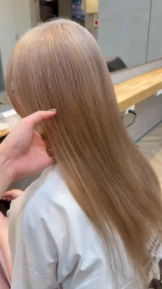色落ちも綺麗なミルクティーベージュ
ブリーチ2回以上必須です！ 
