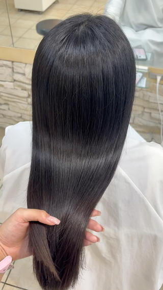 ロング スズキ ユウナのヘアスタイル