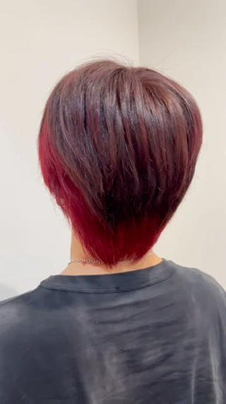 べにあか
ブリーチ履歴 インナー１回
色落ち オレンジ系の色
持ち 1~2週間前後

インナーの前髪と後ろのブリーチのリタッチをして鮮やかな赤が出るようにして表面は少し明るさを出した赤を入れてまとまりのある感じにしました️

気になった方はハートを押してご来店の時にご提示ください

l like salon 個室サロン
南流山駅 徒歩1分 武蔵野線/つくばエクスプレス線

インスタ→@a_beauty0917
Threads→@a_beauty0917
X→@a_beauty0917
TikTok→@a_beauty0917 