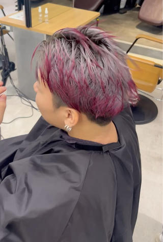 メンズのデザインカラ〜
ブリーチ2回のベースです︎︎