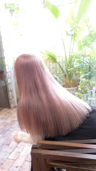 ロング カラー Armoire所属・安藤悠里/ハイトーン /デザインカラーのヘアスタイル