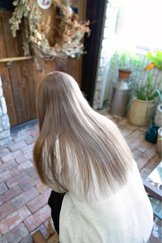 セミロング カラー Armoire所属・安藤悠里/ハイトーン /デザインカラーのヘアスタイル