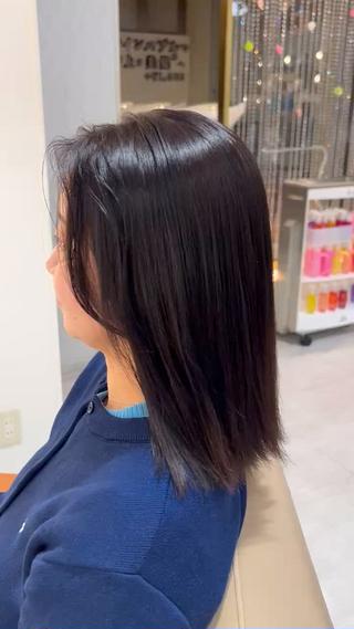 ✦ 大人っぽい雰囲気

「落ち着いたトーンのナチュラルブラウン。自然なツヤが出て、上品な仕上がりに。」

「“可愛い”と“扱いやすさ”どちらも叶える施術を心がけています。
ナチュラルカラー、艶カラーが得意です
あなたに合ったスタイルをご提案しますので、ぜひ一度お任せください。」
 