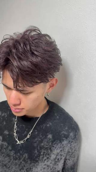 ほんのり紫がかっこいい！
コントラストを活かしスタイリングが楽しくなるカラー
パープルアッシュカラー 