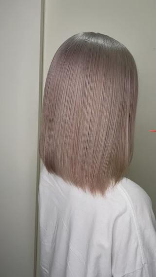 ホワイトミルクティー
ブリーチをお悩みの方へ
・髪へのダメージが怖い
・思い通りになった事がない
・現状が黒染め、暗染めでムラが激しい
・オシャレな髪を楽しみたい
ぜひ僕に一度お任せ下さい!
ブリーチの濃度や置き時間の管理で
ダメージを最小限に減らします!
経験値から織りなす
ブリーチワーク、カラーテクニックで
今まで体験したことのないデザインを
提供いたします!
黒染めや暗染めからはハイトーンへ
ご予算に合わせてさせて頂きます!
デザインの効いたヘアや、高彩度なカラー、ホワイトベージュ、ミルクティーベージュなんでもご相談下さい!
現状の髪から希望色までご予算とダメージによってクーポンメニューでできない場合がございますのでご了承下さい。
【Carpe Diem カーペディエム】
大阪府大阪市島之内1-19-11 2階3階
TEL 06-6258-8033
#安田和洋#ハイライト#ハイライトカラー#外国人風#バレイヤージュカラー#ショート#ボブ#エアタッチ#アリシアスタン#グレージュ#ヘアカラー#ヘアアレンジ#アッシュベージュ#バレイヤージュ#highlight#アッシュ#ボブ#グラデーションカラー#ミルクティーカラー#ミルクティーベージュ#外国人風カラー#メッシュカラー#ロンハーマン#メッシュ#西海岸