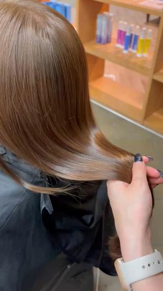 オリーブベージュ

トリートメントとセットのメニューで、アイロン無しでツヤツヤになります

トリートメントは+500円で付けれるので気軽にご相談下さい 