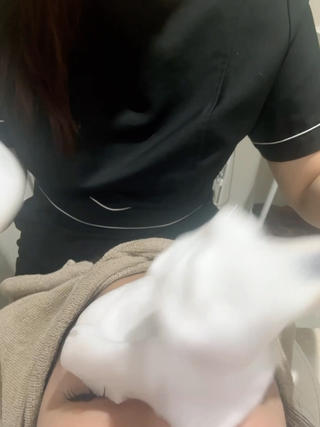 モコモコの泡洗顔(∩´∀`∩)
当店の毛穴洗浄は1回で変化が出るお客様が沢山です
是非お試し下さい(*'ᴗ'*)