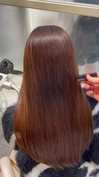 セミロング 𝐑𝐞𝐨/透明感 𝐜𝐨𝐥𝐨𝐫のヘアスタイル