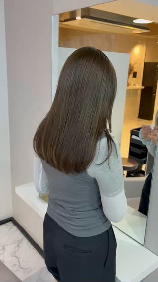 カラー ハナダ メイのヘアスタイル