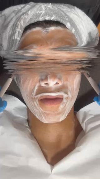 ＼透明感が蘇るセラピール／

毛穴の汚れを落としてつるんと光を反射する素肌へ

こんな方におすすめ
 肌のザラつき・くすみが気になる 
 毛穴をふっくら引き締めたい 
 ファンデなしでも自信のある肌にしたい 

ご予約お待ちしております
 