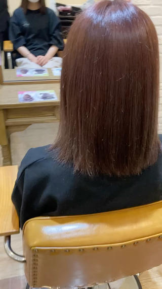 トーンを落ち着かせつつ、少し光が当たるとかわいいピンクブラウンに 