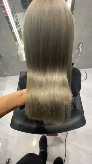 ナチュラルなのも派手なのも得意です!ハイライト、バレイヤージュ、裾カラー、インナーカラーなんでもお任せ下さい!お客様の髪質にあったブリーチを使うことでダメージを最小限に抑えブリーチしても艶のある髪質をお約束します。