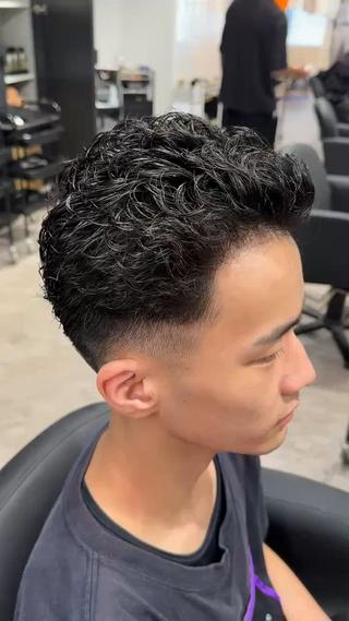 極道パーマでいかつく印象チェンジ 