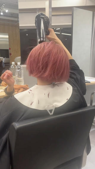 毛先2回ブリーチしてます◯ピンク