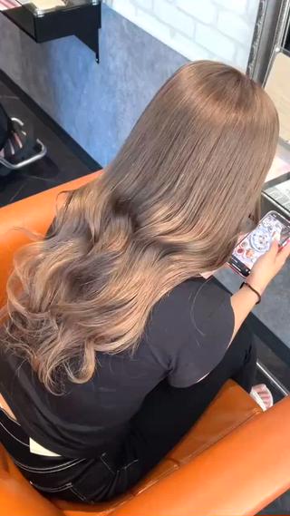 ロング 💛ブリーチで叶える 💛垢抜けカラー🌈のヘアスタイル