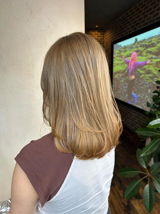 ミディアム カラー 梅木 李奈のヘアスタイル