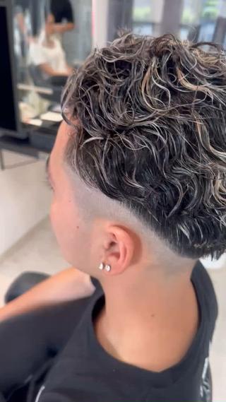 パーマ メンズ 近江 直毅のヘアスタイル