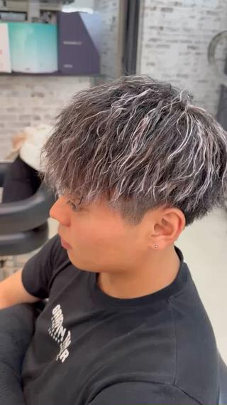 ミディアム パーマ メンズ 近江 直毅のヘアスタイル