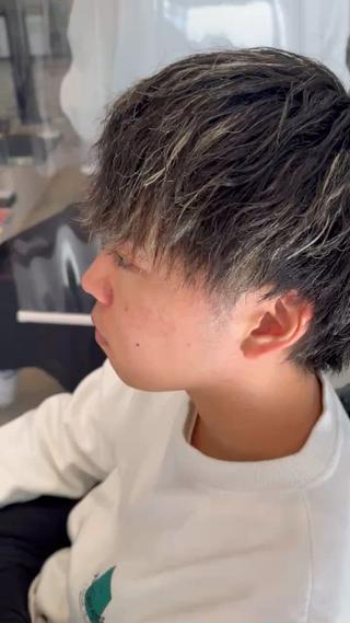 カラー パーマ メンズ 近江 直毅のヘアスタイル