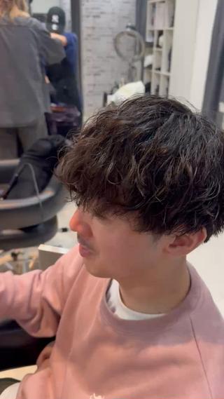 ミディアム パーマ メンズ 近江 直毅のヘアスタイル