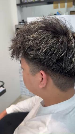 パーマ メンズ 近江 直毅のヘアスタイル