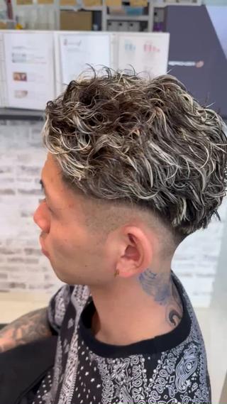 カラー パーマ 近江 直毅のヘアスタイル