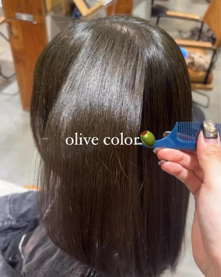 セミロング カラー 小木曽 里華のヘアスタイル