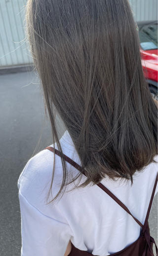 オリーブグレージュ