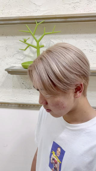 カラー 西村 遼馬のヘアスタイル